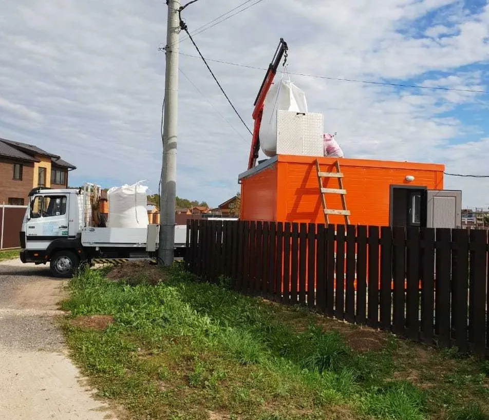 Доставка блочно-модульной котельной на объект грузовиком с краном-манипулятором
